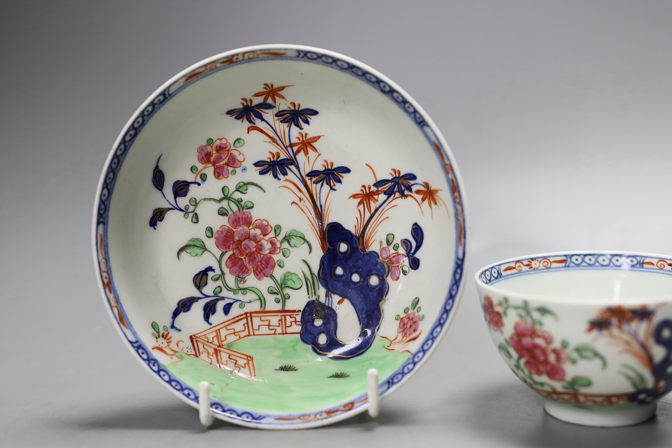 A good Lowestoft Redgrave style oriental design teabowl and saucer c. 1770-75, teabowl 4.5 cms high.